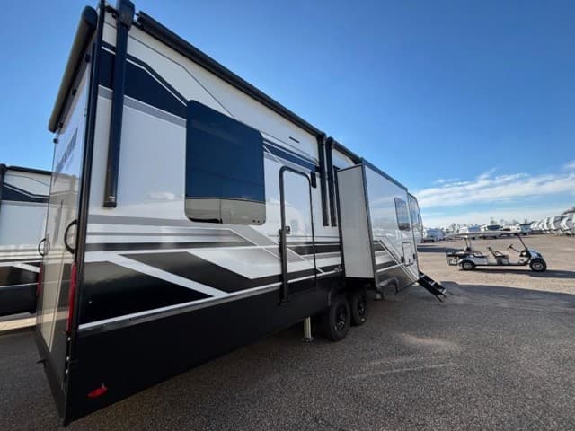 2025 Grand Design 2025 Grand Design Momentum M-Class - thumbnail 6