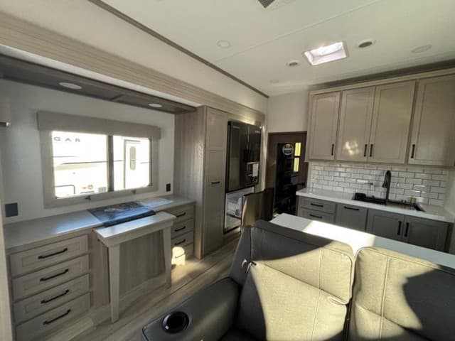 2025 Grand Design 2025 Grand Design Momentum M-Class - thumbnail 8