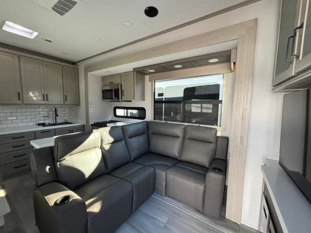 2025 Grand Design 2025 Grand Design Momentum M-Class - thumbnail 22