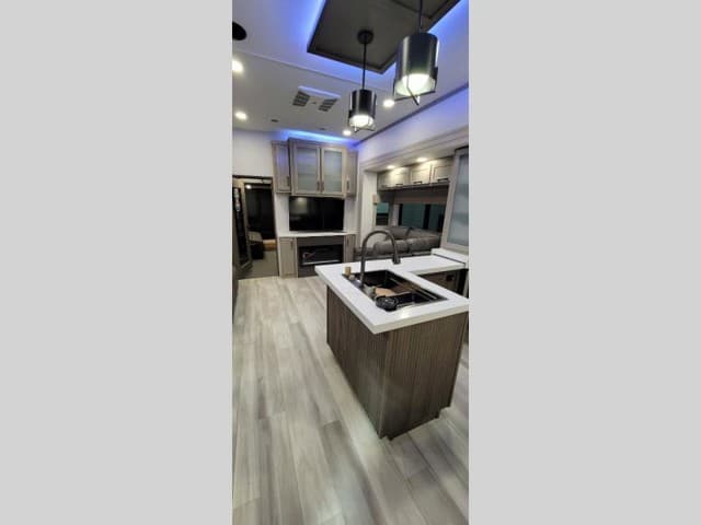 2025 Grand Design 2025 Grand Design Momentum M-Class - thumbnail 5