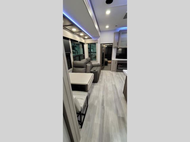 2025 Grand Design 2025 Grand Design Momentum M-Class - thumbnail 6