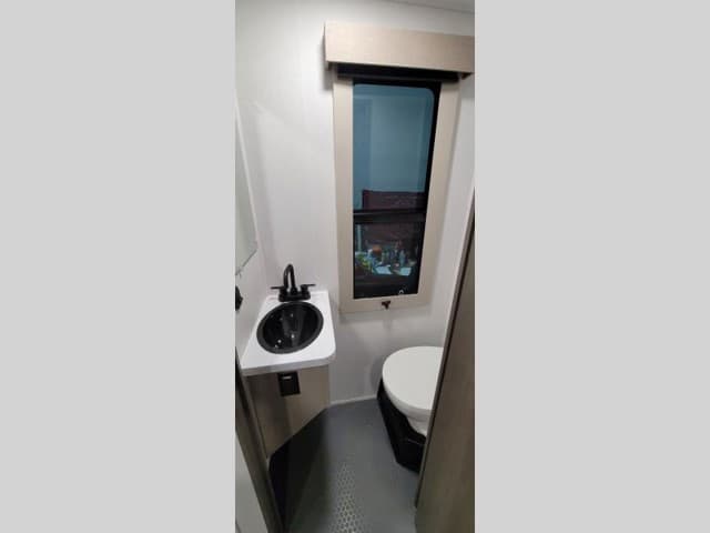 2025 Grand Design 2025 Grand Design Momentum M-Class - thumbnail 8