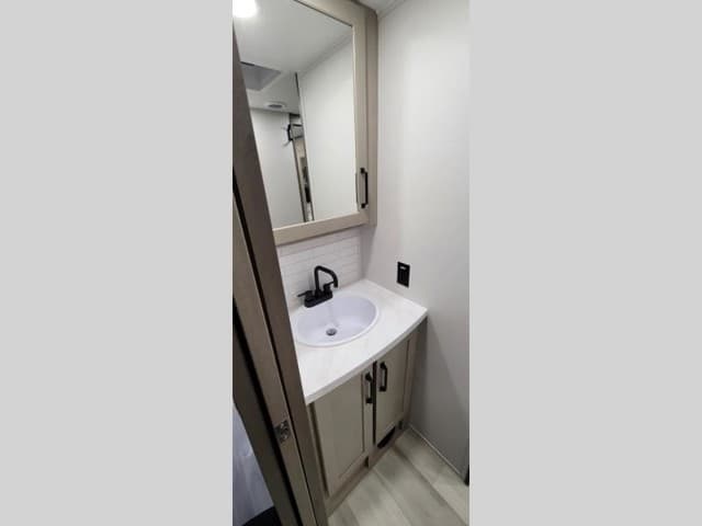 2025 Grand Design 2025 Grand Design Momentum M-Class - thumbnail 26