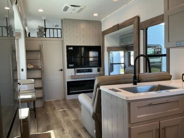 2026 Alliance RV 2026 Alliance RV Paradigm - thumbnail 5