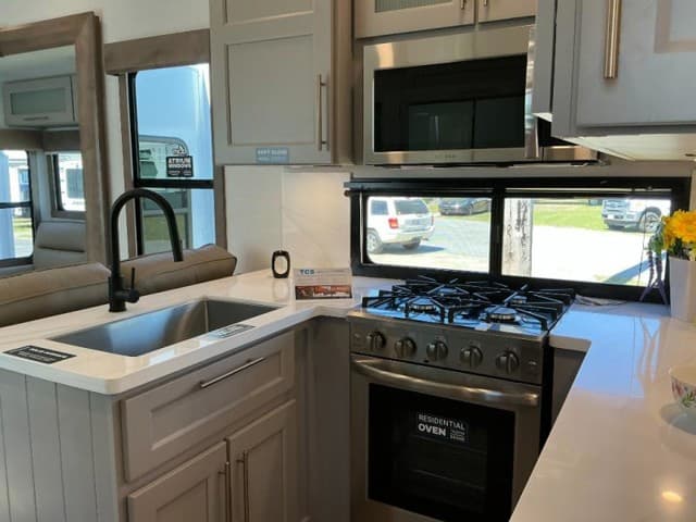 2026 Alliance RV 2026 Alliance RV Paradigm - thumbnail 8