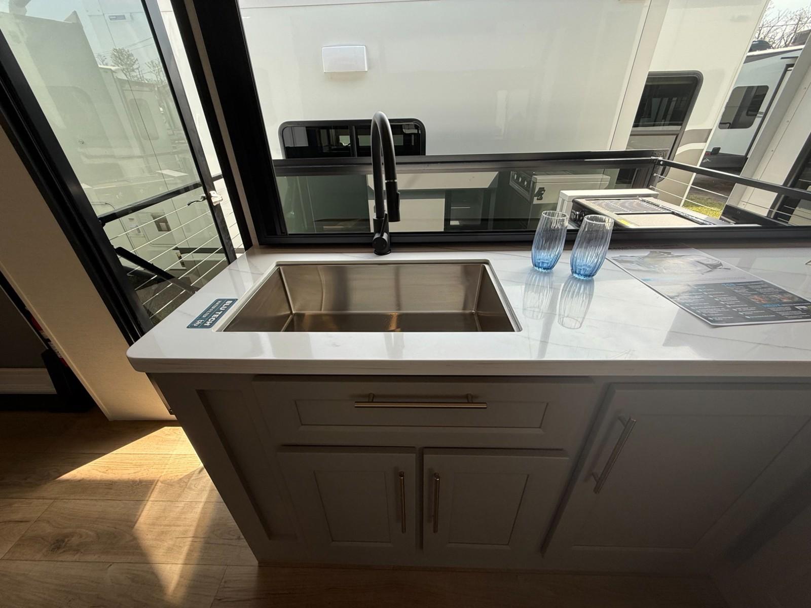 2026 Alliance RV 2026 Alliance RV Paradigm - thumbnail 14