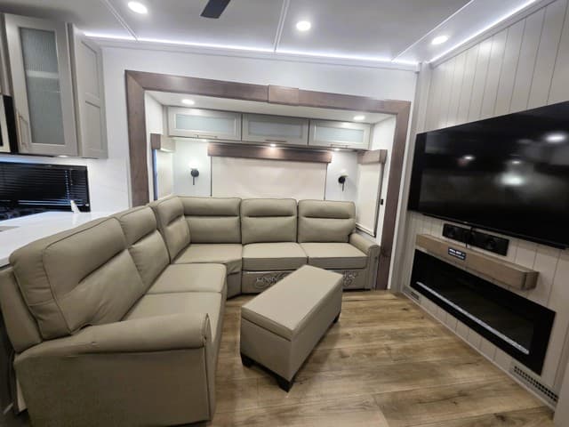 2026 Alliance RV 2026 Alliance RV Paradigm - thumbnail 11