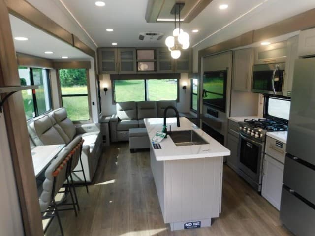 2025 Alliance RV 2025 Alliance RV Paradigm - thumbnail 10