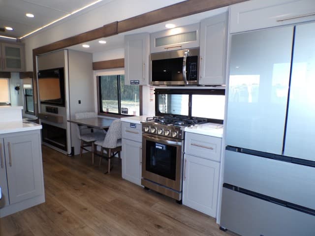 2026 Alliance RV 2026 Alliance RV Paradigm - thumbnail 37