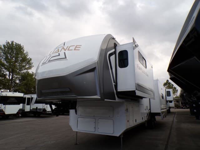 2026 Alliance RV 2026 Alliance RV Paradigm - thumbnail 3