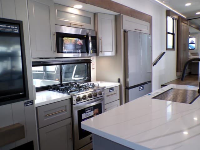 2026 Alliance RV 2026 Alliance RV Paradigm - thumbnail 30