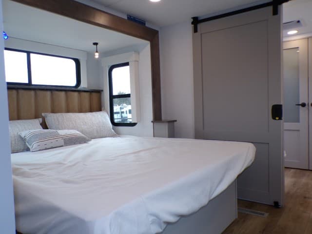 2026 Alliance RV 2026 Alliance RV Paradigm - thumbnail 51