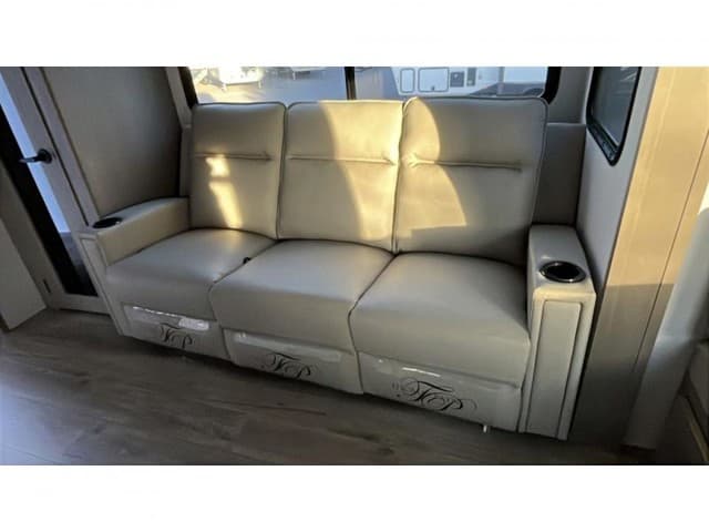 2026 Grand Design 2026 Grand Design Reflection - thumbnail 15