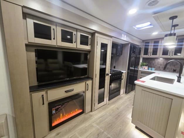 2026 Grand Design 2026 Grand Design Reflection - thumbnail 9