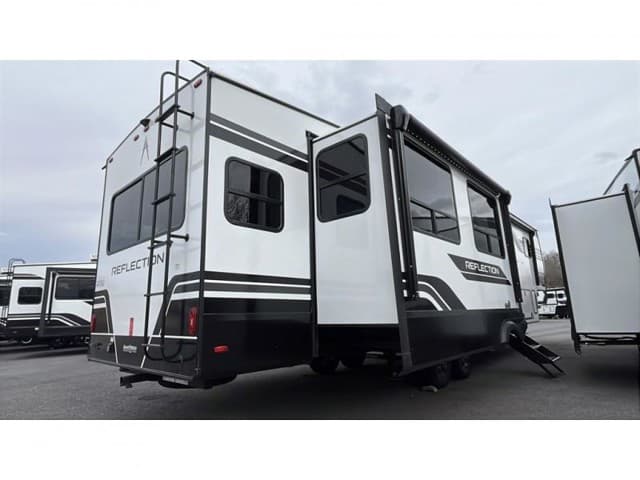 2026 Grand Design 2026 Grand Design Reflection - thumbnail 3