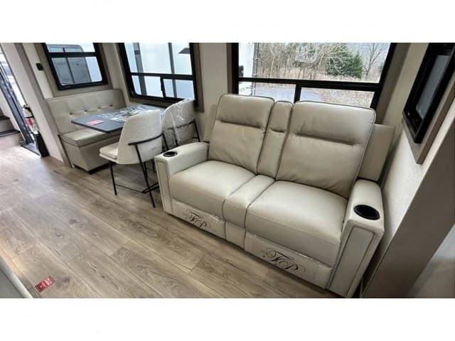 2026 Grand Design 2026 Grand Design Reflection - thumbnail 11