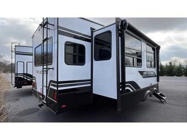 2026 Grand Design 2026 Grand Design Reflection - thumbnail 3