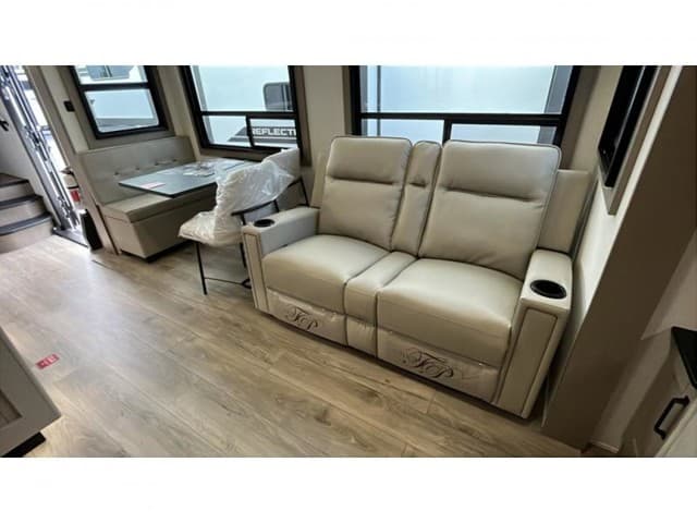 2026 Grand Design 2026 Grand Design Reflection - thumbnail 13