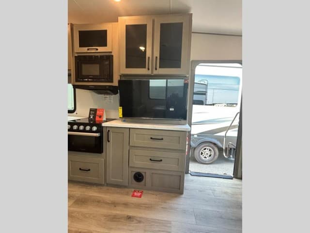 2026 Grand Design 2026 Grand Design Reflection 100 Series - thumbnail 6