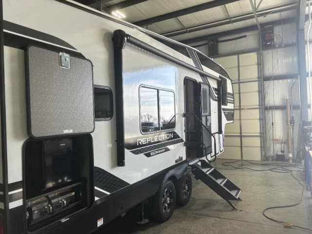 2026 Grand Design 2026 Grand Design Reflection 150 Series - thumbnail 3