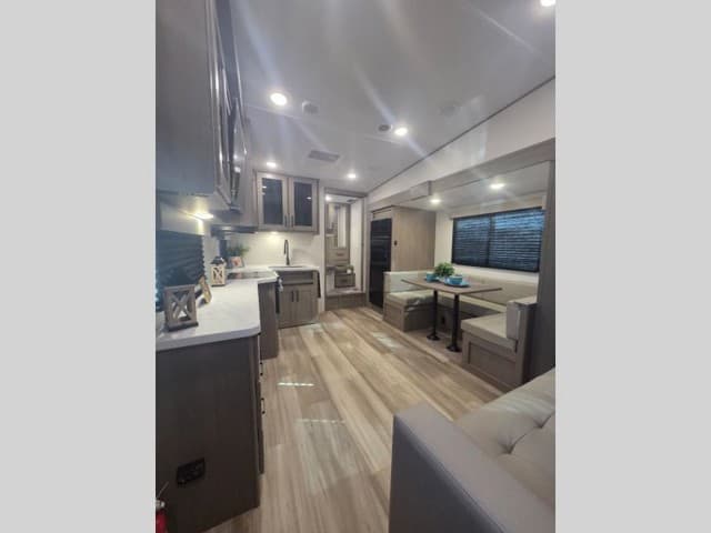 2026 Grand Design 2026 Grand Design Reflection 100 Series - thumbnail 6