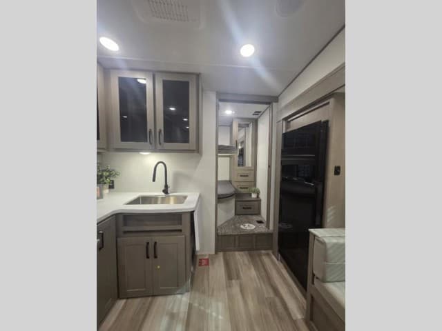 2026 Grand Design 2026 Grand Design Reflection 100 Series - thumbnail 8