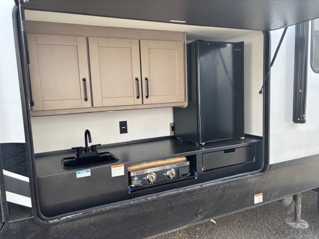 2026 Grand Design 2026 Grand Design Reflection 100 Series - thumbnail 6