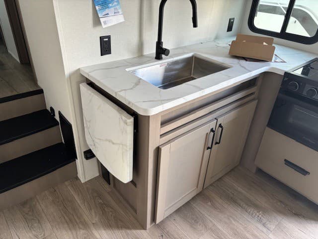 2026 Grand Design 2026 Grand Design Reflection 100 Series - thumbnail 11