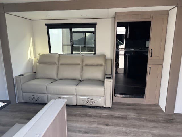 2026 Grand Design 2026 Grand Design Reflection 100 Series - thumbnail 13