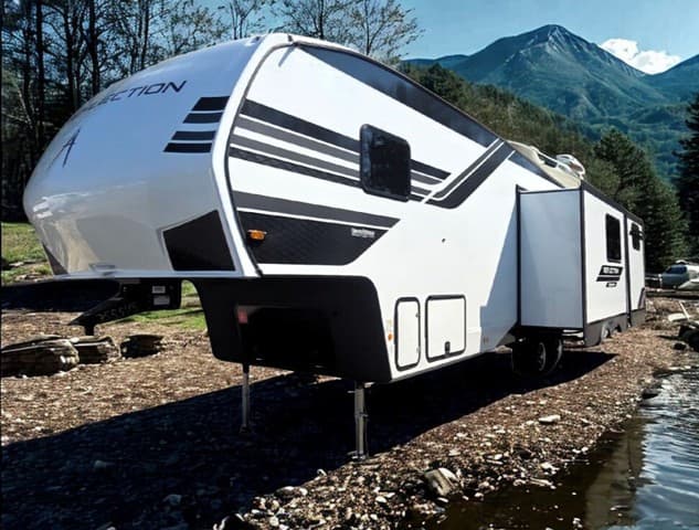 2026 Grand Design 2026 Grand Design Reflection 100 Series - thumbnail 3