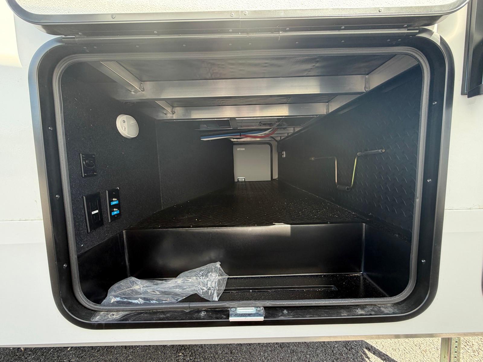 2026 Grand Design 2026 Grand Design Reflection 100 Series - thumbnail 6