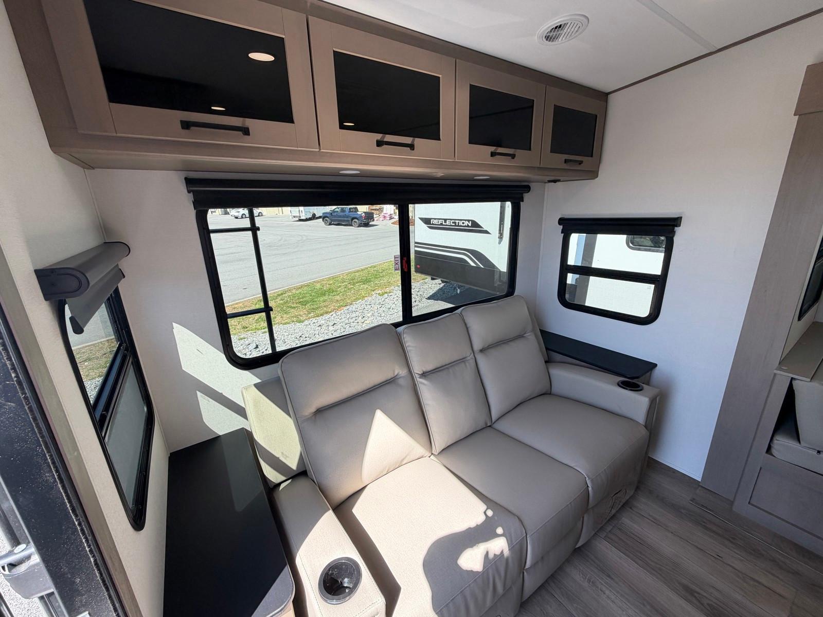 2026 Grand Design 2026 Grand Design Reflection 100 Series - thumbnail 7