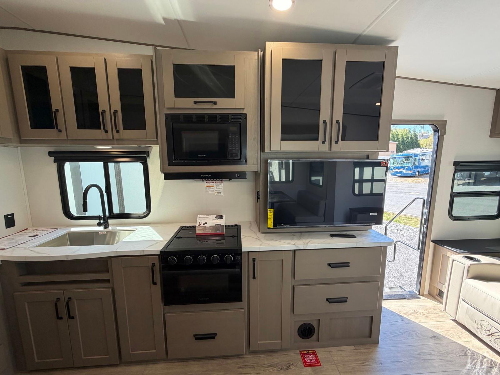 2026 Grand Design 2026 Grand Design Reflection 100 Series - thumbnail 10