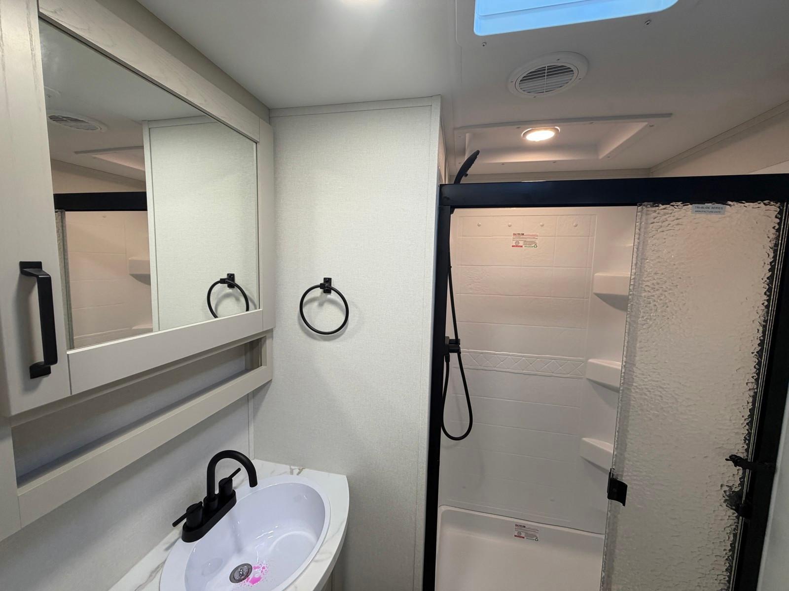 2026 Grand Design 2026 Grand Design Reflection 100 Series - thumbnail 11