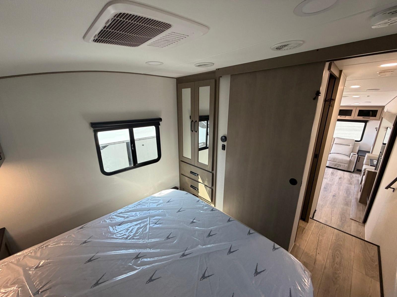 2026 Grand Design 2026 Grand Design Reflection 100 Series - thumbnail 13