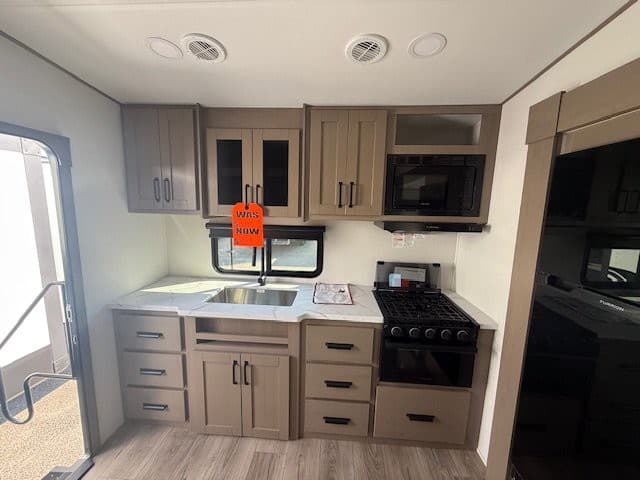 2026 Grand Design 2026 Grand Design Reflection 100 Series - thumbnail 8