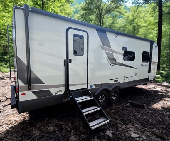 2026 Forest River 2026 Forest River Rockwood Ultra Lite - thumbnail 3