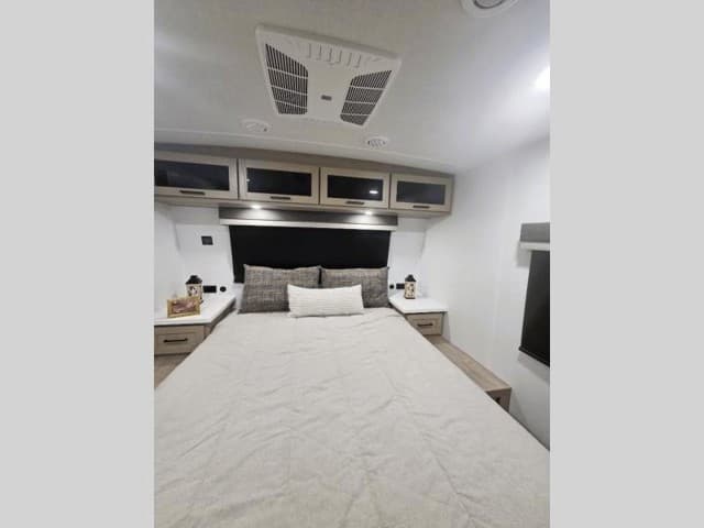 2026 Forest River 2026 Forest River Rockwood Ultra Lite - thumbnail 13