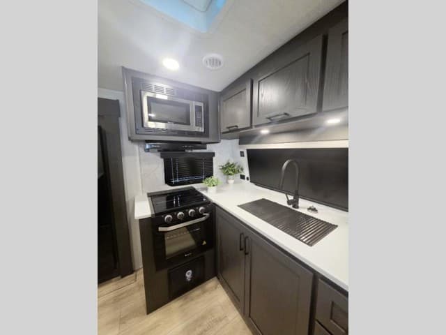 2026 Forest River 2026 Forest River Rockwood Ultra Lite - thumbnail 13