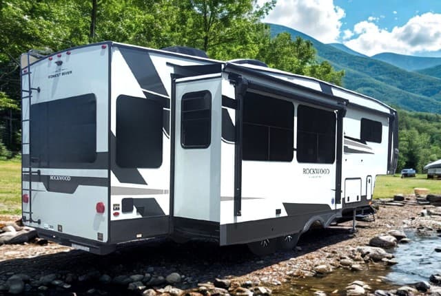 2026 Forest River 2026 Forest River Rockwood Signature - thumbnail 3