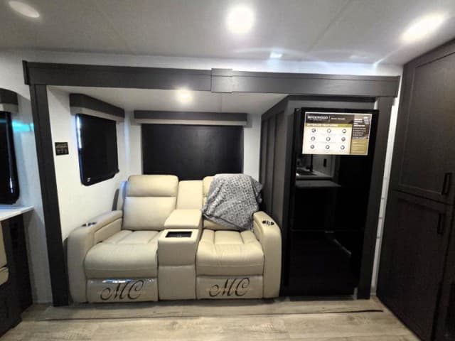 2026 Forest River 2026 Forest River Rockwood Ultra Lite - thumbnail 3