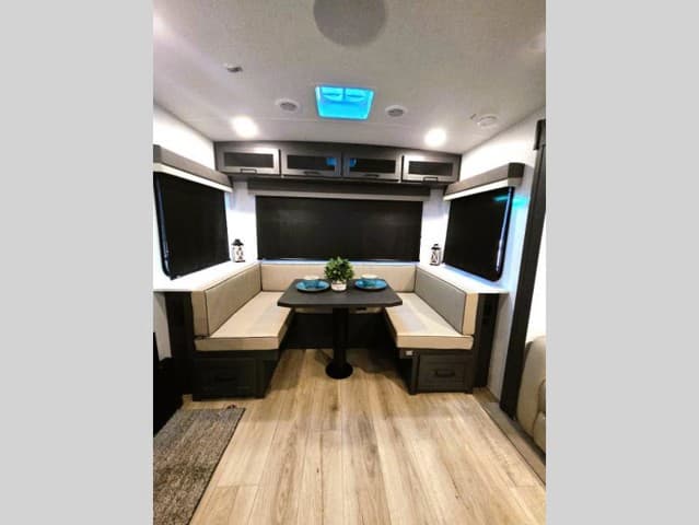 2026 Forest River 2026 Forest River Rockwood Ultra Lite - thumbnail 4