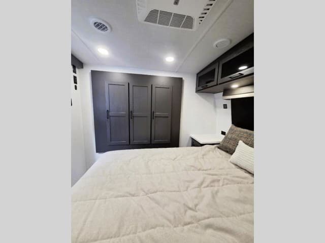 2026 Forest River 2026 Forest River Rockwood Ultra Lite - thumbnail 12