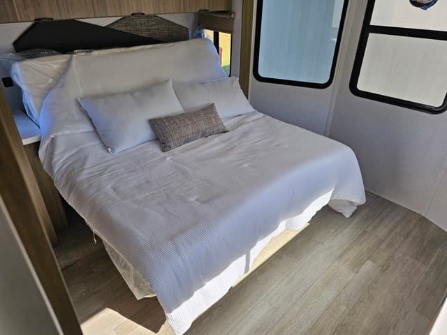 2025 Forest River 2025 Forest River Salem Grand Villa Destination Trailer - thumbnail 28