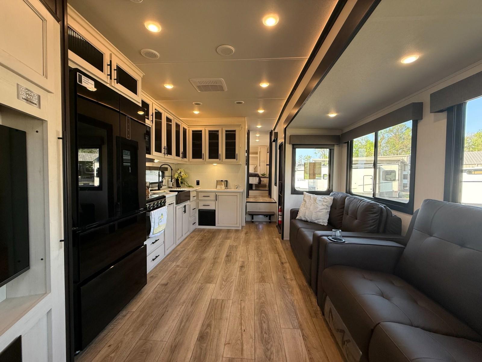 2025 Forest River 2025 Forest River Sabre - thumbnail 6