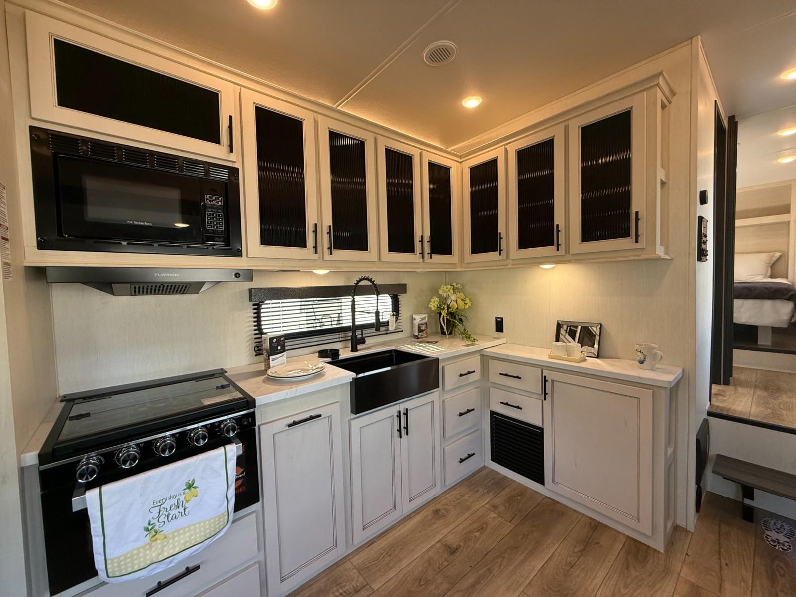 2025 Forest River 2025 Forest River Sabre - thumbnail 7