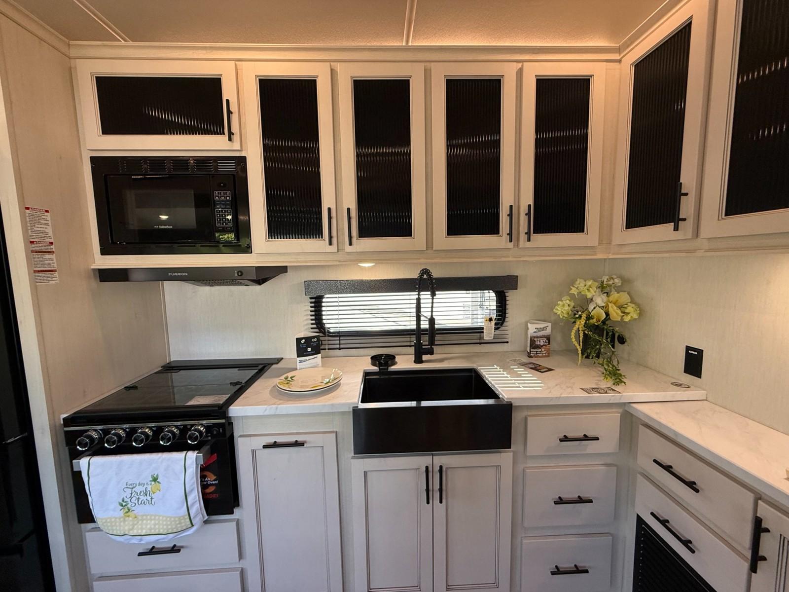 2025 Forest River 2025 Forest River Sabre - thumbnail 9