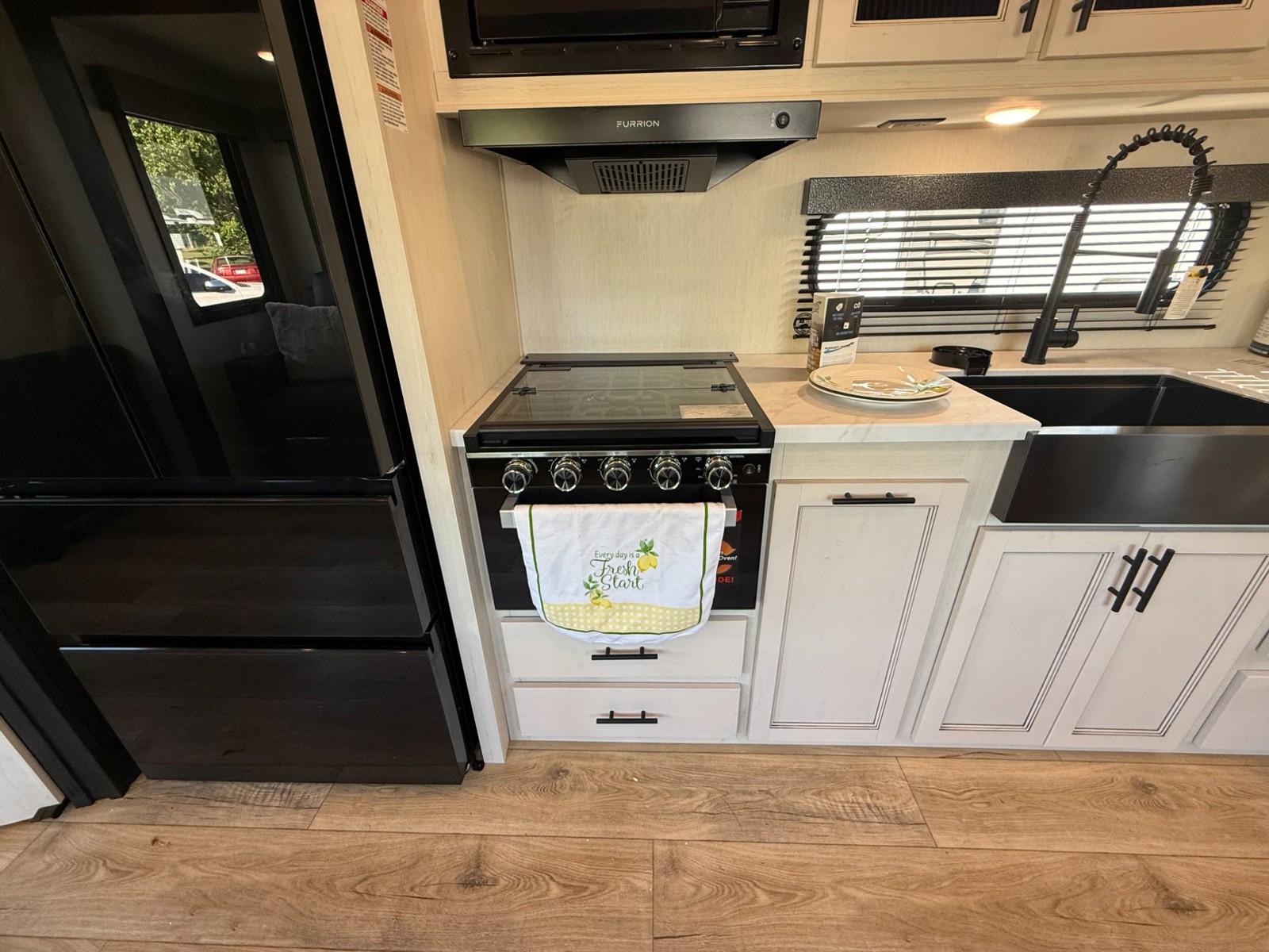 2025 Forest River 2025 Forest River Sabre - thumbnail 11