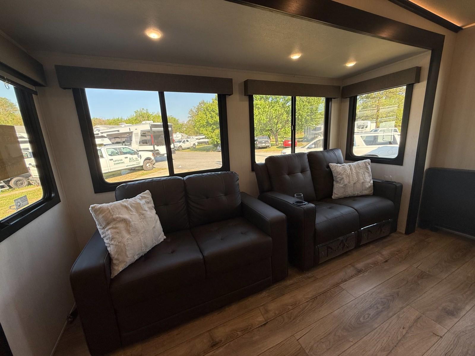 2025 Forest River 2025 Forest River Sabre - thumbnail 14