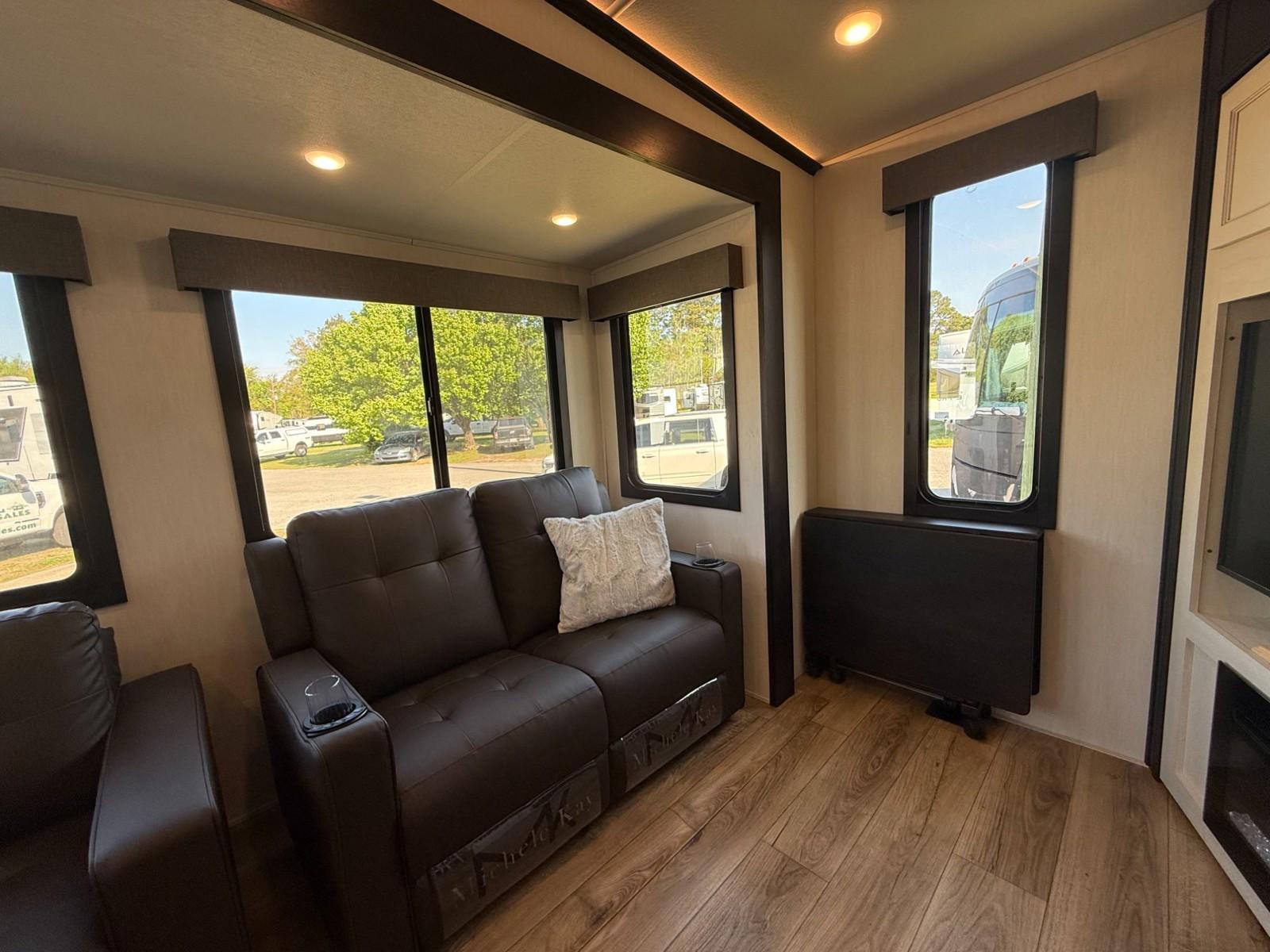 2025 Forest River 2025 Forest River Sabre - thumbnail 15